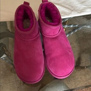 UGG Fuchsia Slippers Cozy Suede-Like Design
